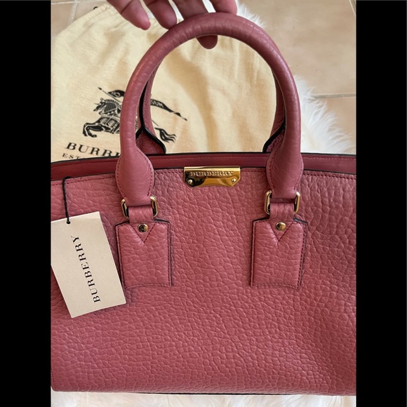 Burberry Handbags - Burberry purse